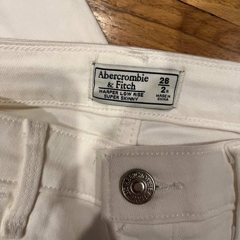 A&F Harper low rise super skinny jeans size 26 NWOT - Picture 2 of 4